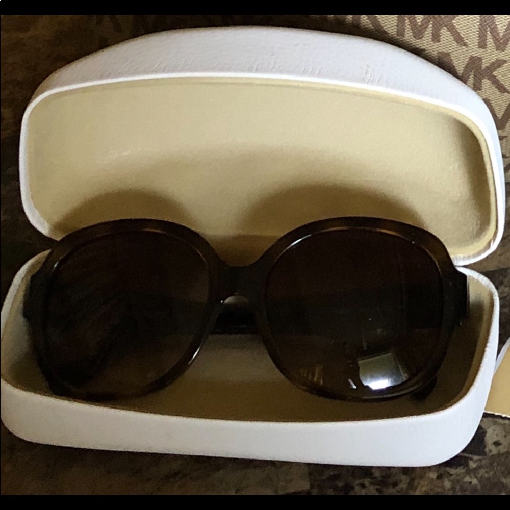 New Without tag Michael Kors Sunglasses.